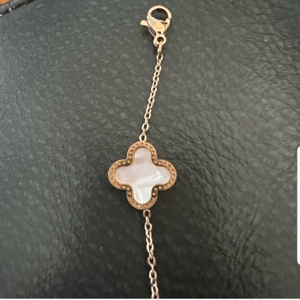 Mother Of Pearl Clover Bracelet - Picture 6 of 7